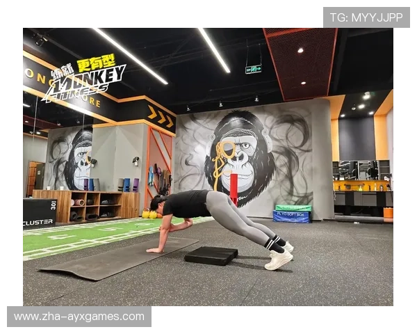 举重项目在社区中心开设力量入门课程普及健身知识，举重队力量训练